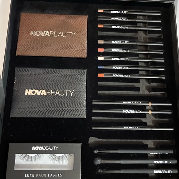 NWT Nova Beauty Makeup Set - Picture 1 of 8